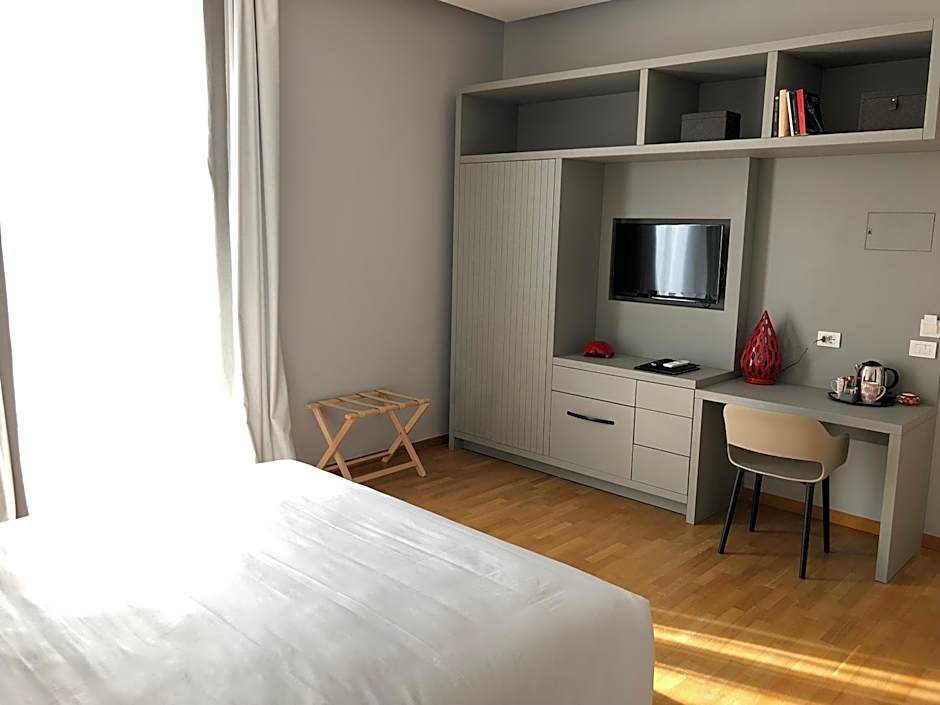 200 ROOMS & TERRACE