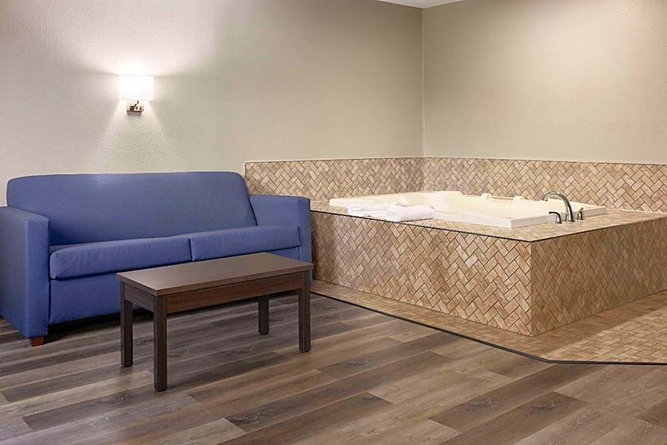 Super 8 by Wyndham Burnham/Lewistown