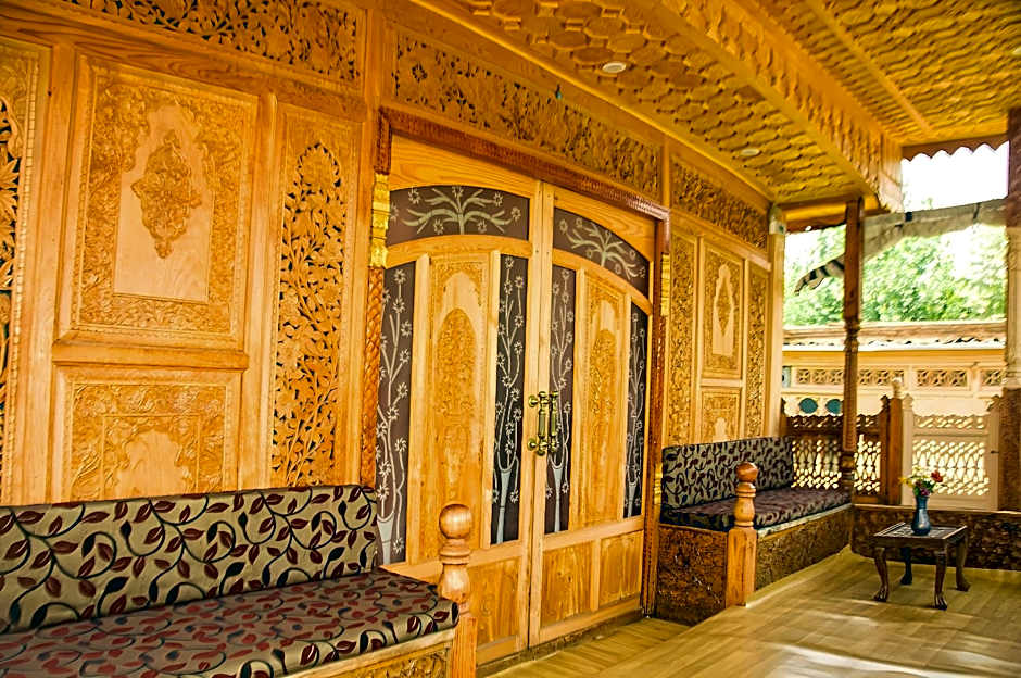 Prince of Kashmir Luxury Houseboat