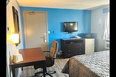 Queen Room - Non-Smoking