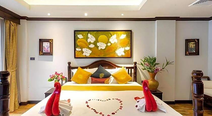 Tanawan Phuket Hotel