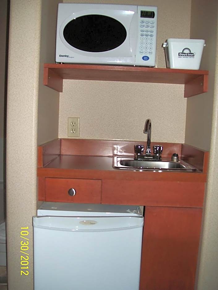 Days Inn by Wyndham Moose Jaw