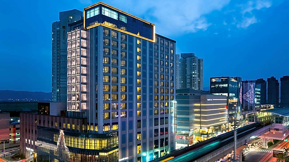 I Square Hotel