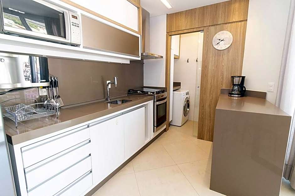 Boulevard 221D - Excelente apartamento em condomínio de luxo no centro de Bombinhas - Piscina - Jacuzzi - Academia - Portaria 24h - (Consultar serviços de roupa de cama e banho)
