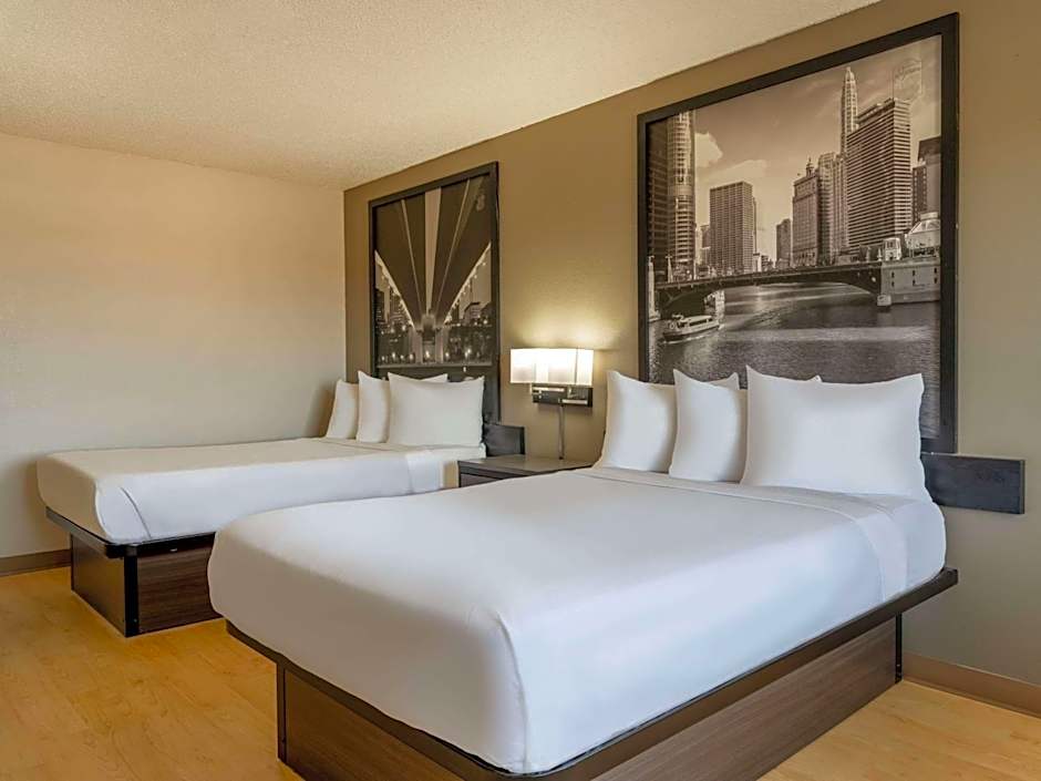 Super 8 by Wyndham Clinton