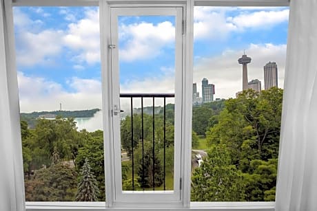 Niagara Parks View Guest room, Queen