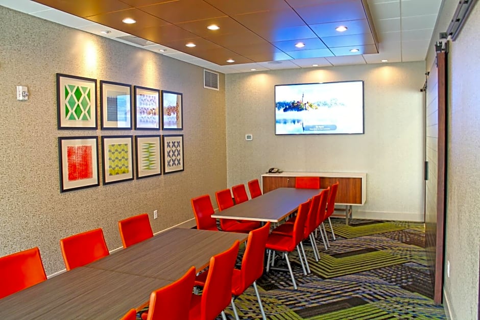 Holiday Inn Express & Suites St. Louise South I-55 By IHG