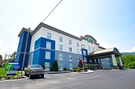 Holiday Inn Express & Suites Caryville By IHG