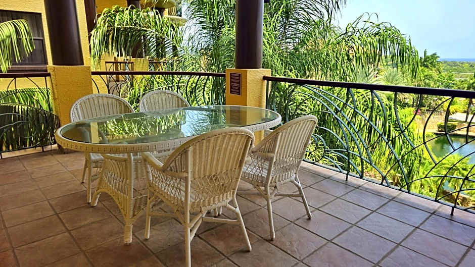 Clarion Suites Roatan At Pineapple Villas