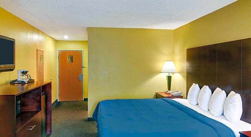 Quality Inn & Suites Grand Prairie South