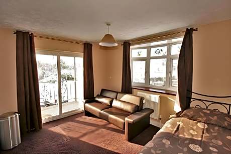 Central Studios Tennyson Road by Roomsbooked