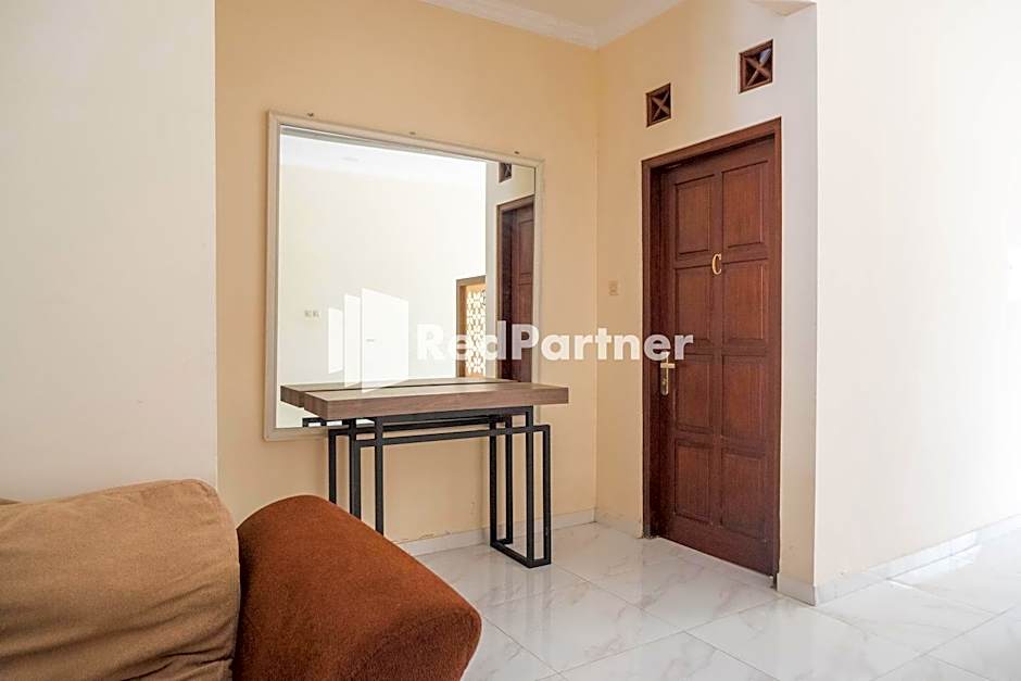 Guest House B Fren Syariah Near JIH Yogyakarta Mitra By RedDoorz – Sleman, MN