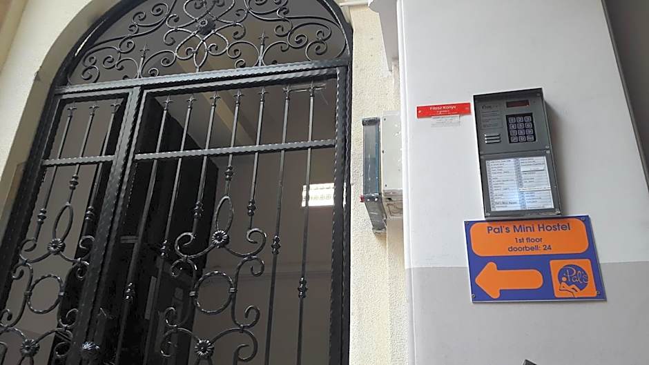 Pal's Mini Hostel