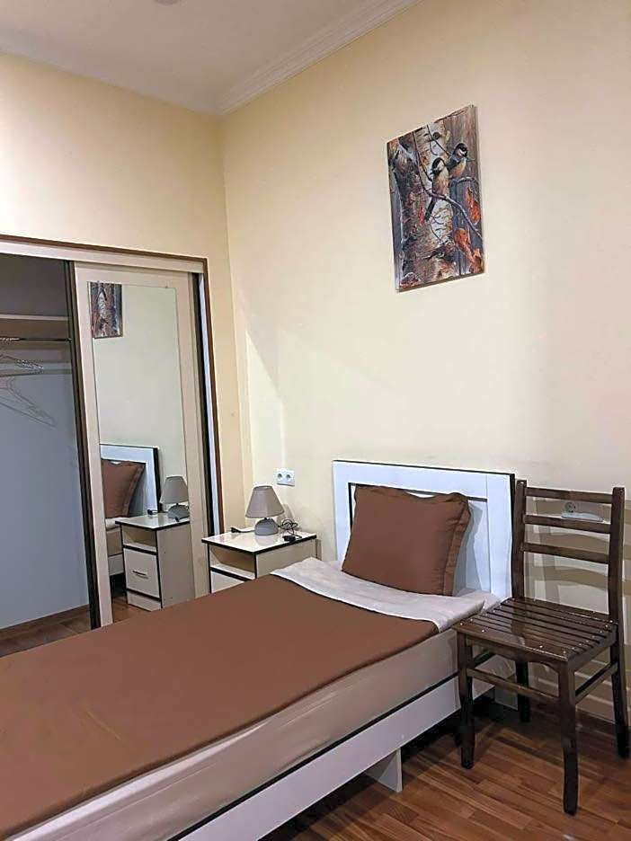 Foto 1 di 5 di Single Room with Private Bathroom
