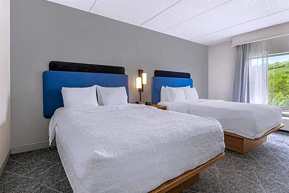 Hampton Inn & Suites Pittsburgh-Meadow Lands