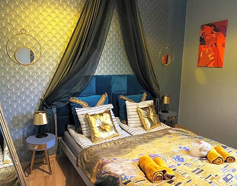 Gold room