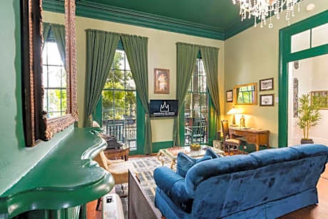 #9 King or 2-twins Suite