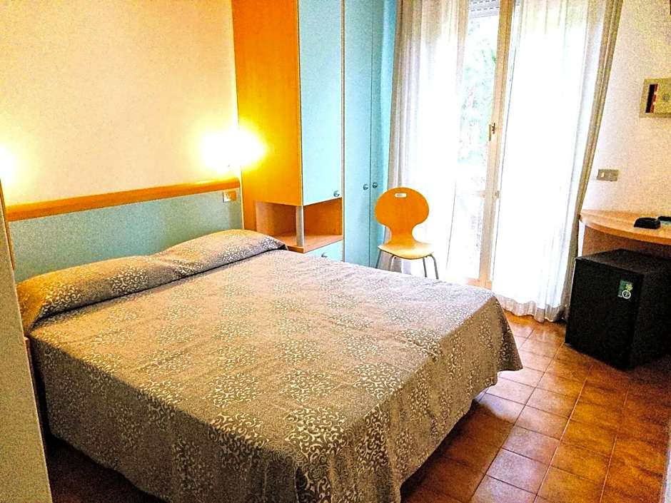 Hotel Etna - Hotel per Coppie e Famiglie con Parcheggio e Spiaggia