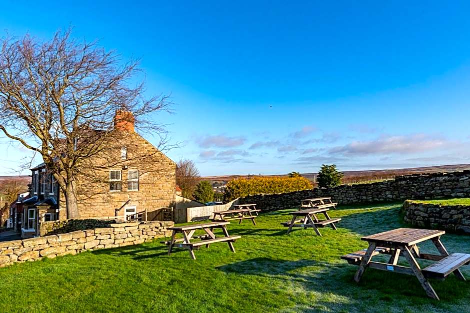 The Fox & Hounds Inn & Camping Pods