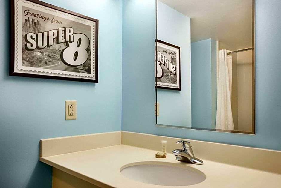 Super 8 by Wyndham Mount Laurel