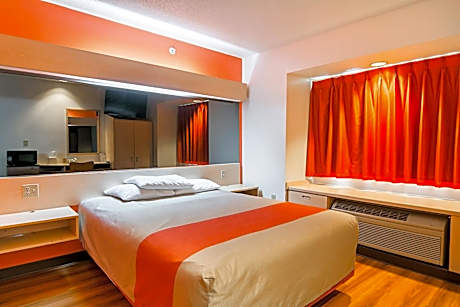 Queen Room - Disability Access - Non-Smoking