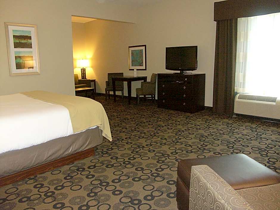 Holiday Inn Express & Suites - Cleveland Northwest By IHG