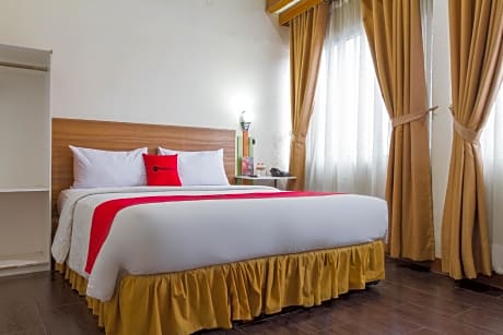 RedDoorz Plus @ Surapati 2