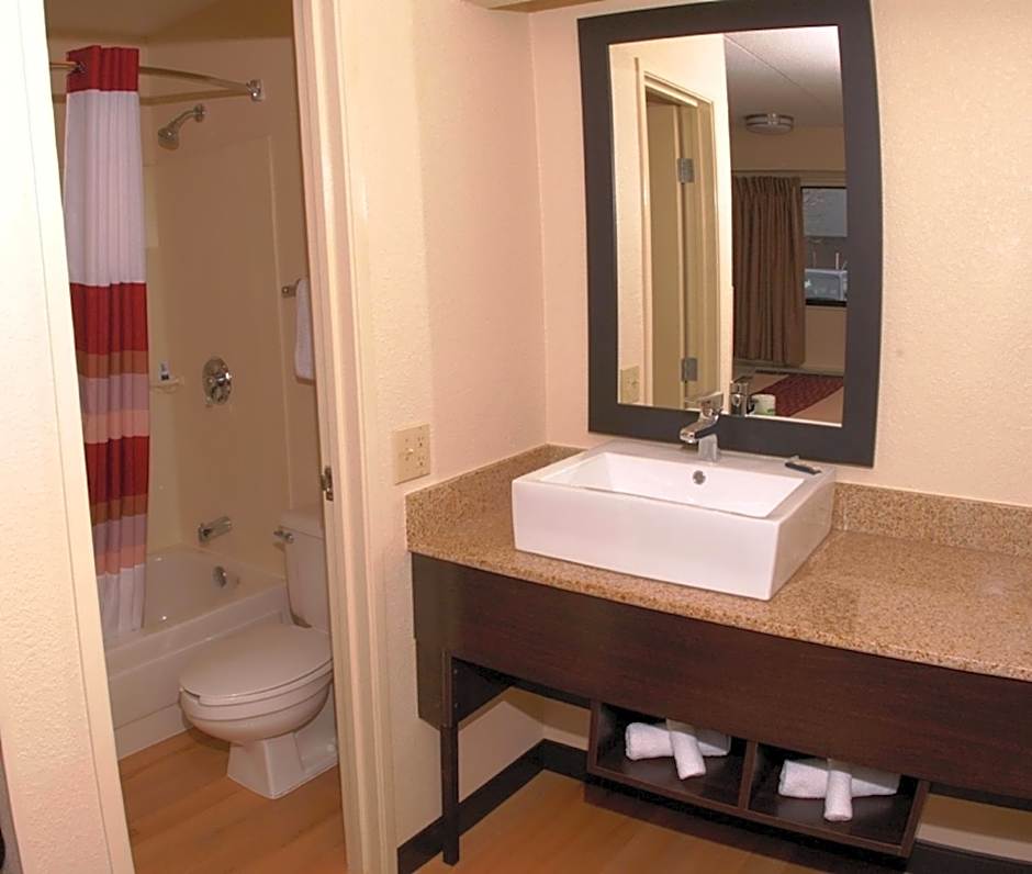 Red Roof PLUS+ Baltimore North - Timonium