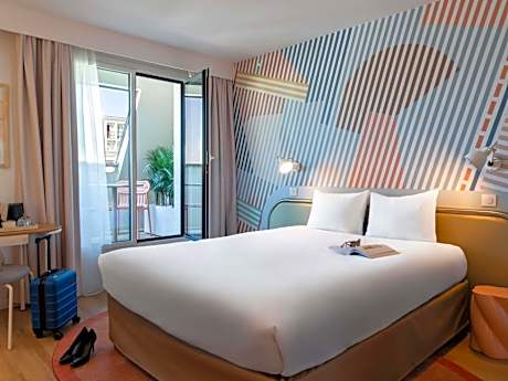 Junior Queen Suite with a Double Sofa Bed and Balcony