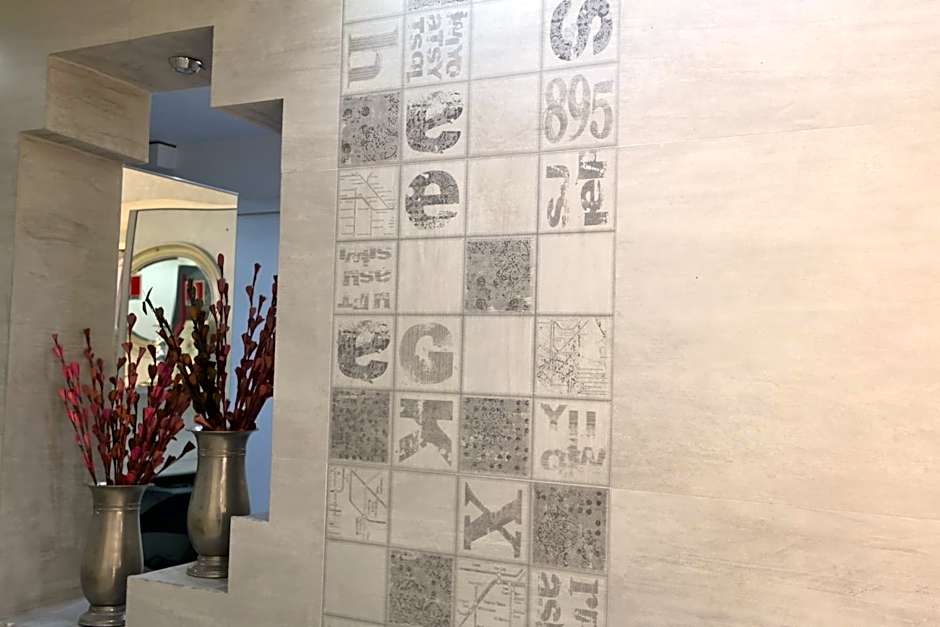 City of Art Venice LLoyd