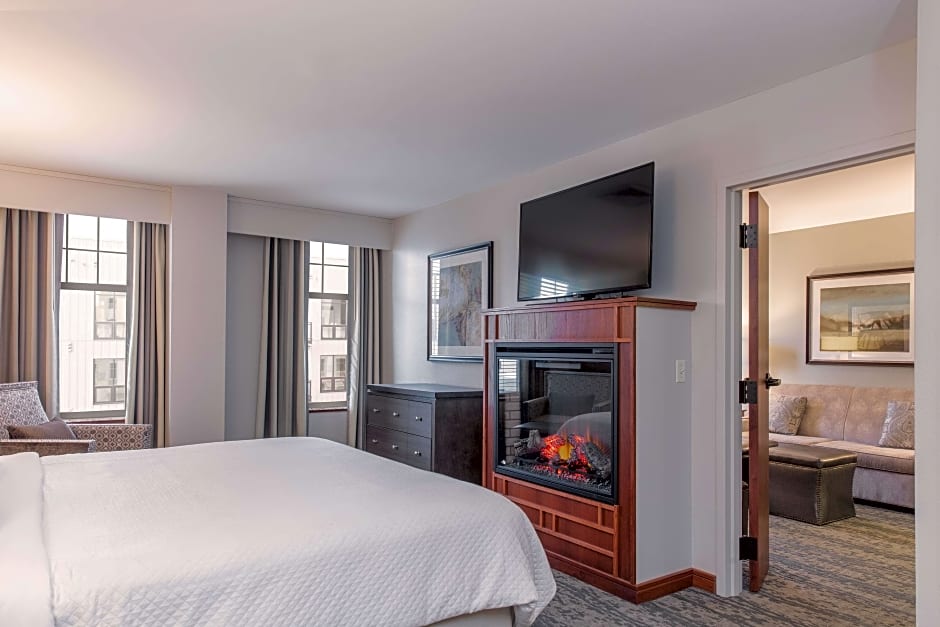 Photo 1 of 4 of Platinum Suite