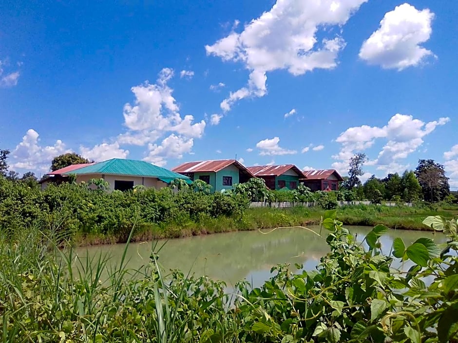 Lek's Issan Home and Travel