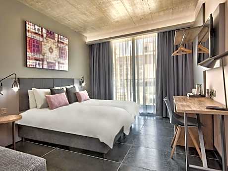 Superior Room with One Double Bed and One Single Bed