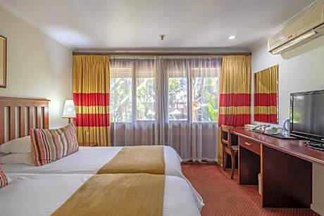 Standard Twin in Graywood Wing