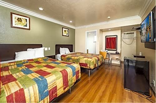 Travelodge by Wyndham Sacramento Convention Center