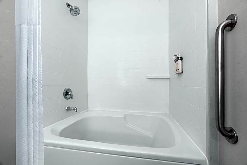Holiday Inn Express & Suites Harrison By IHG