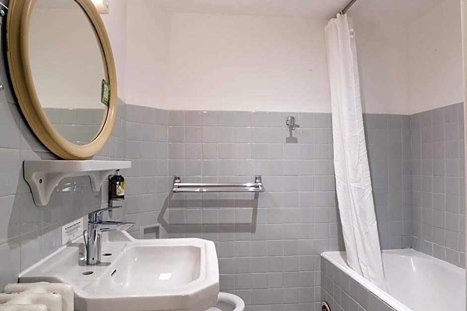 Logis Hôtel Restaurant Le Louvre