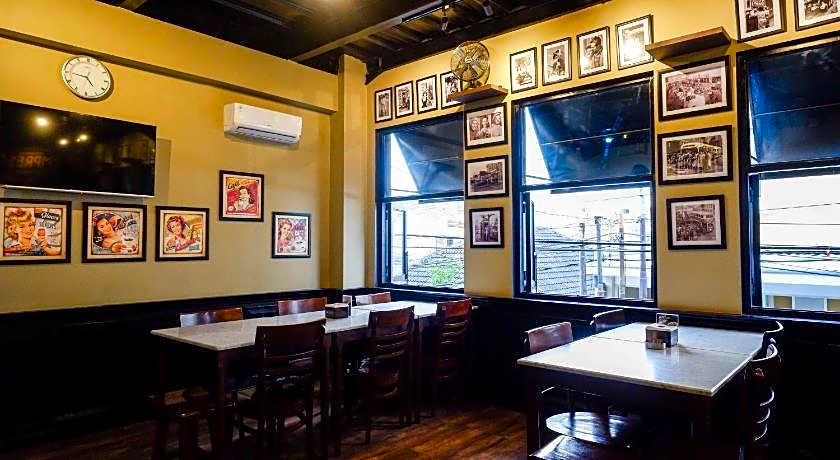 SANS Hotel Empress Simpang Lima