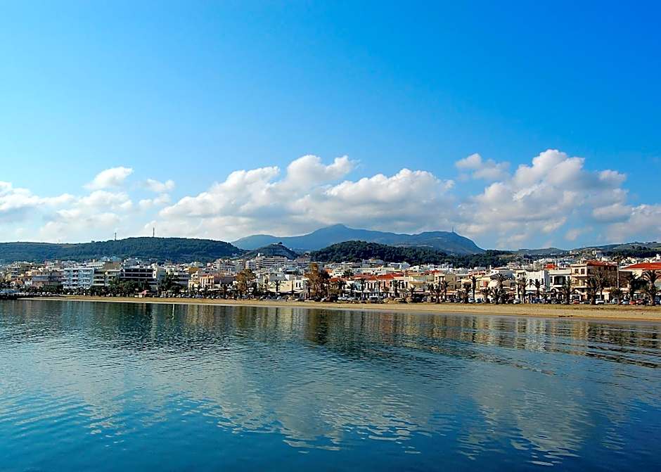 Leonidas Hotel & Apartments