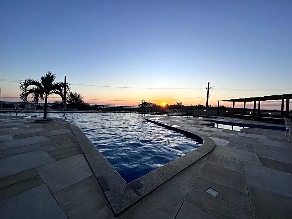 Apartamento aconchegante vista mar e piscina em cond de Arraial do Cabo