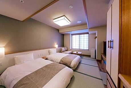 Twin Room with Shower - Non-Smoking