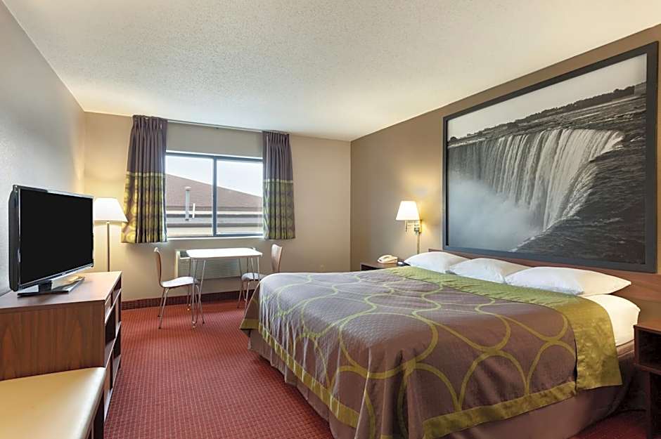 Photo 1 of 8 of 1 King Bed, Hearing/Mobility Accessible, Grab Bars, Bathtub