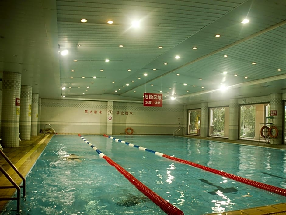 Zhangjiagang Guomao Hotel