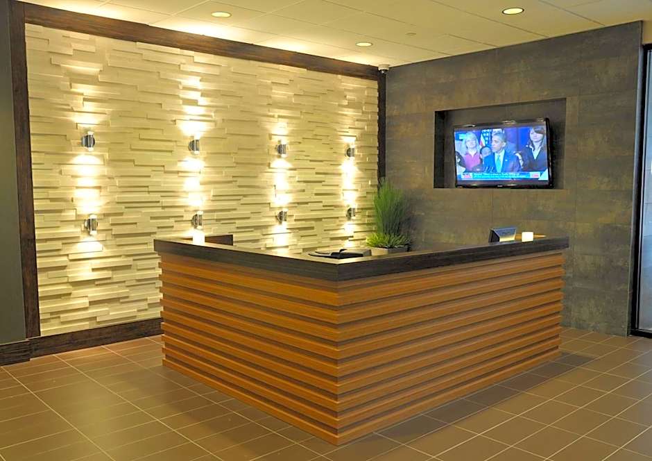 Holiday Inn and Suites Charleston West By IHG