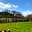 Shepherds Huts Ham Hill, 2 double beds, Bathroom, Lounge, Diner, Kitchen, LOVE dogs & Cats Looking out to lake and by Ham Hill Country Park plus parking for large vehicles available also great deals on workers long term This is the place to relax and BBQ