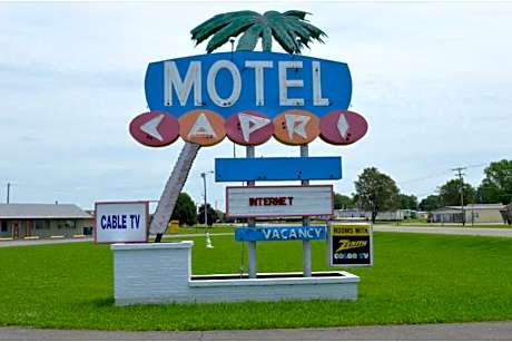 Capri Motel By OYO Elwood, Wathena