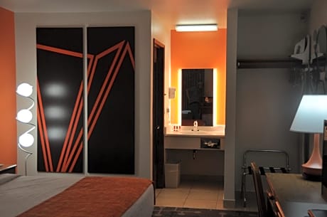 Queen Room - Non-Smoking