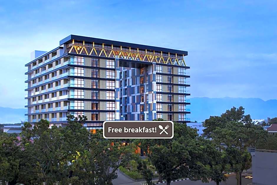 Hotel Santika Premiere Padang