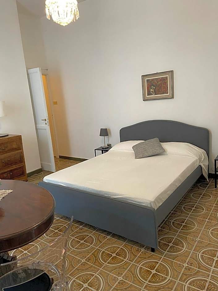 Rooms in San Domenico Maggiore 3