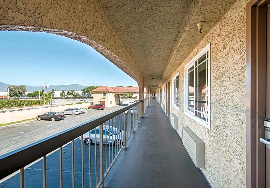 Industry Inn & Suites